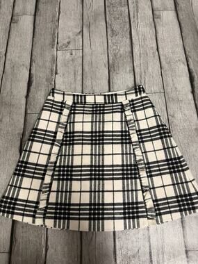 Women’s Loft Outlet Black White Plaid Mini Skirt Sz 2P Petite Ruffle Detail